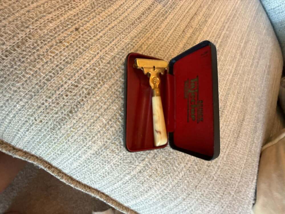 Vintage Schick Injector Razor Cream Bakelite Handle - Picture 3 of 6